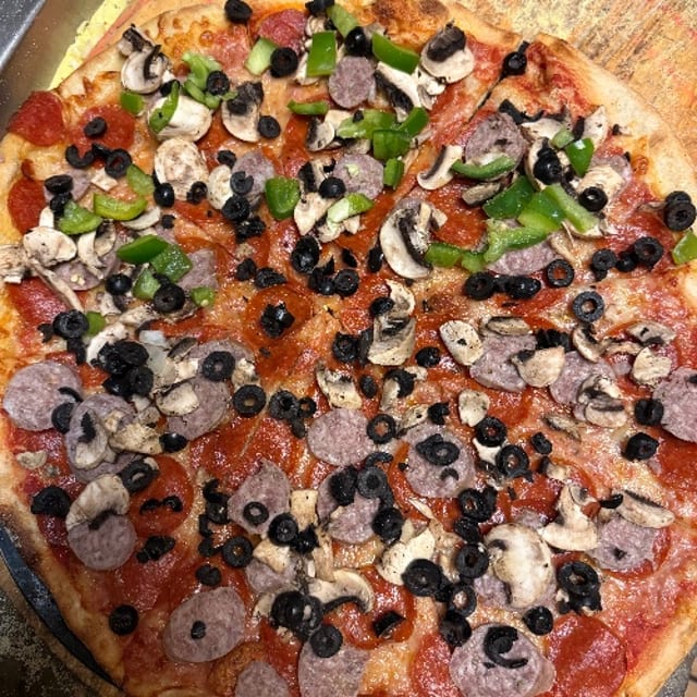10'' Ruby's Supreme Pizza.