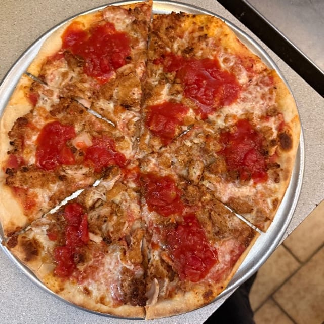 Chicken Parmigiana Pizza 16".